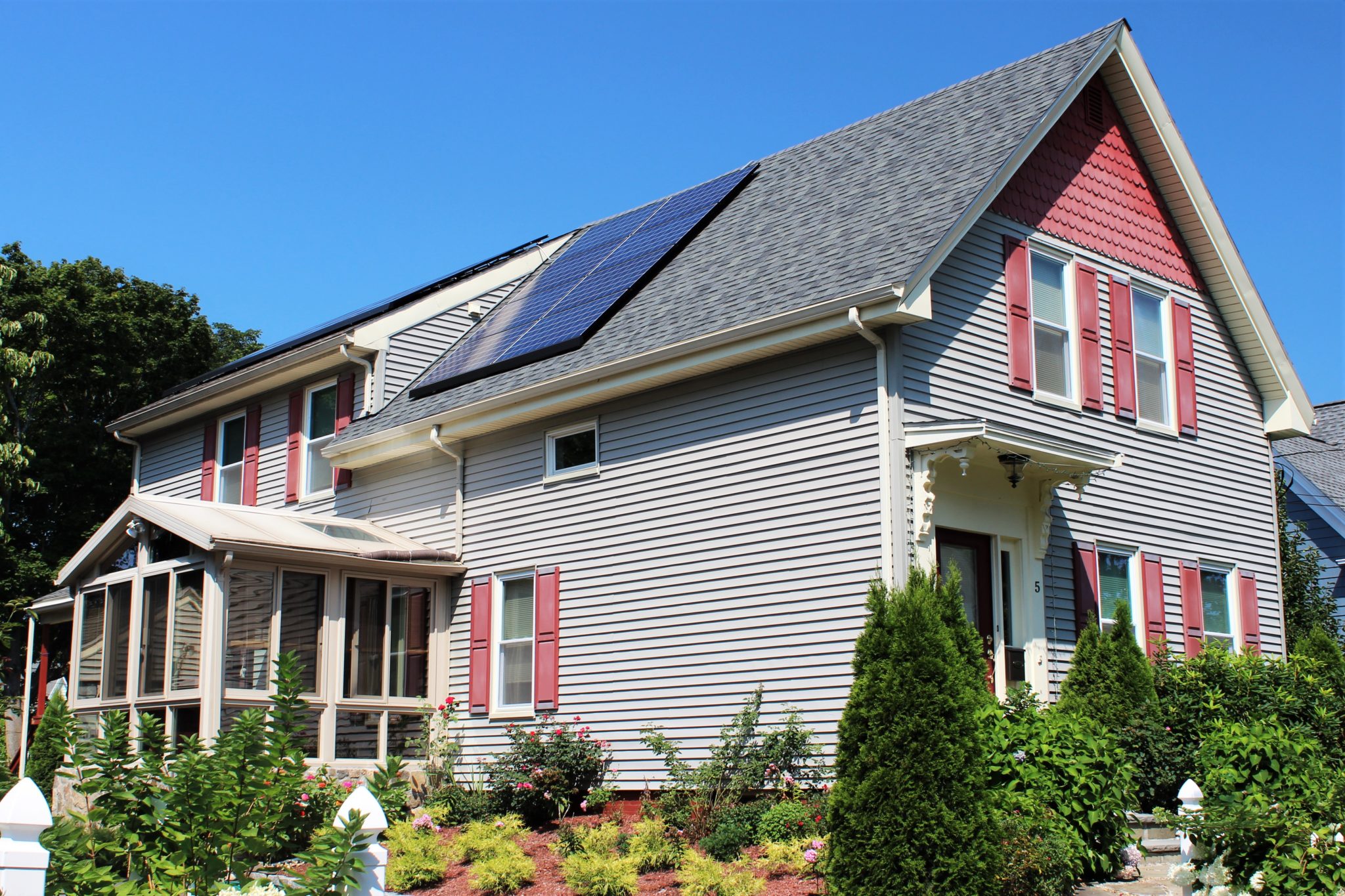 cape cod home with solar panel