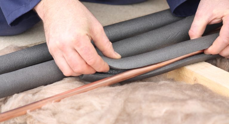 Installing water pipe insulation