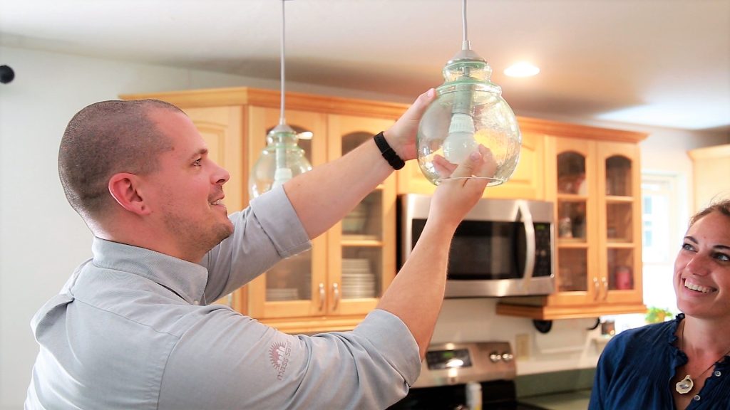 installing lightbulb in kitchen light fixture